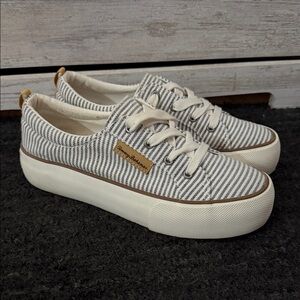 Tommy Bahama Striped Cream and Gray Sneakers